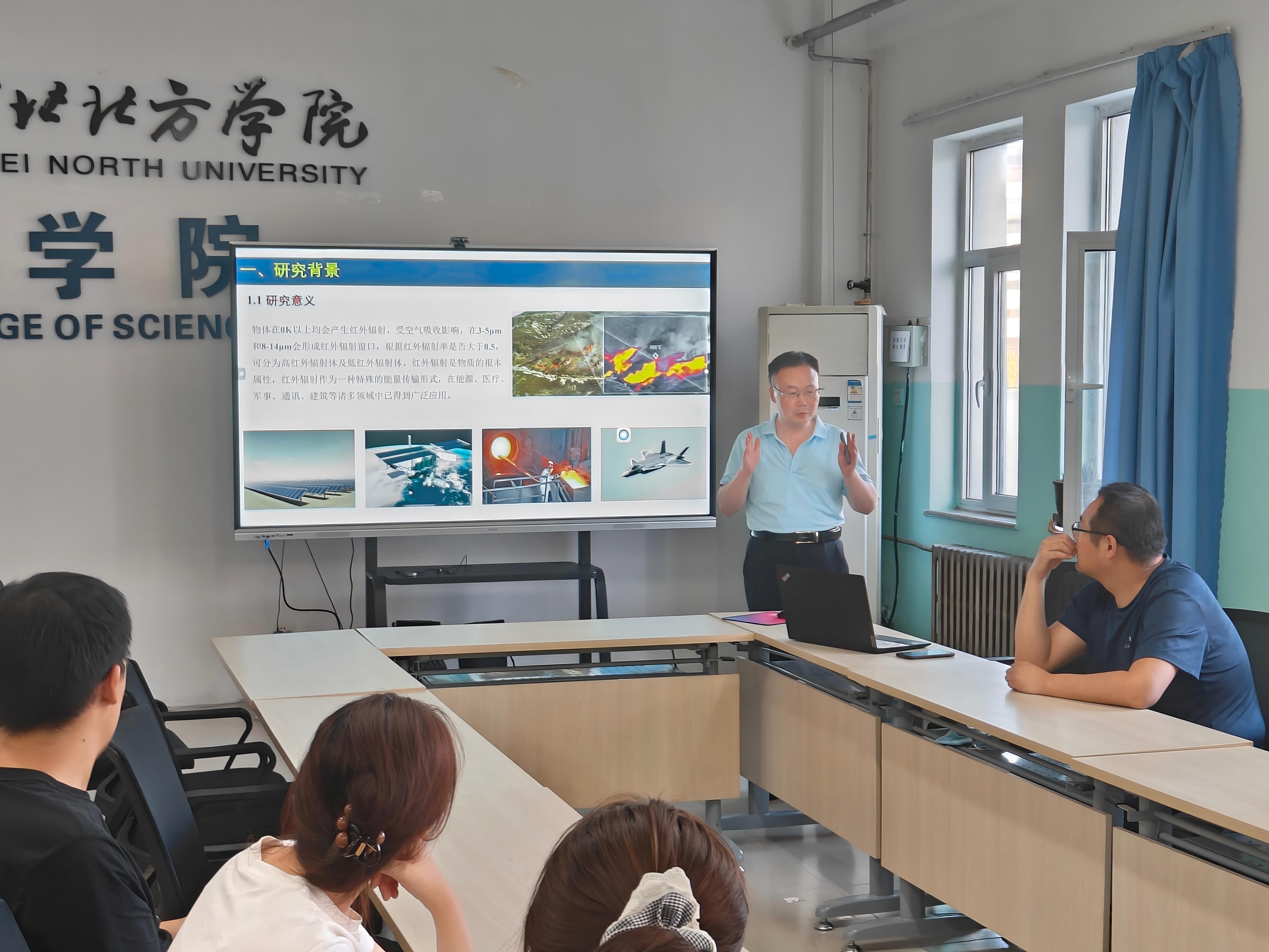 理学院开展科研学术沙龙活动（第十五期）(1).jpg